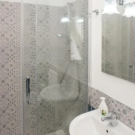 Bed & Breakfast White